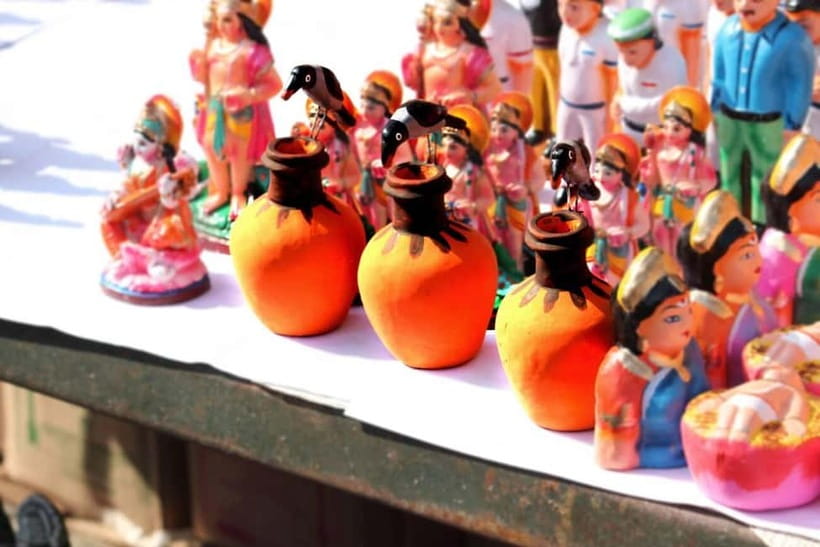 Exploring Chennai Bustling Markets: Guided Tour by Foot - Crossing crowds and busy roads without losing the day