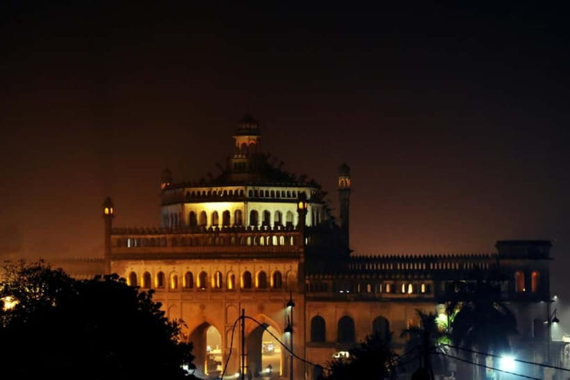 Exploring Lucknow in Nightlights: Guided Tour by Foot - Zari and Chikan details: why the craftsmanship stop makes the tour worth it