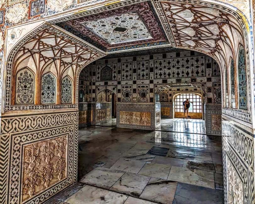 Feel Jaipur Like a Local with Guide & Old City Heritage Walk - Price and logistics: what you’re actually paying for
