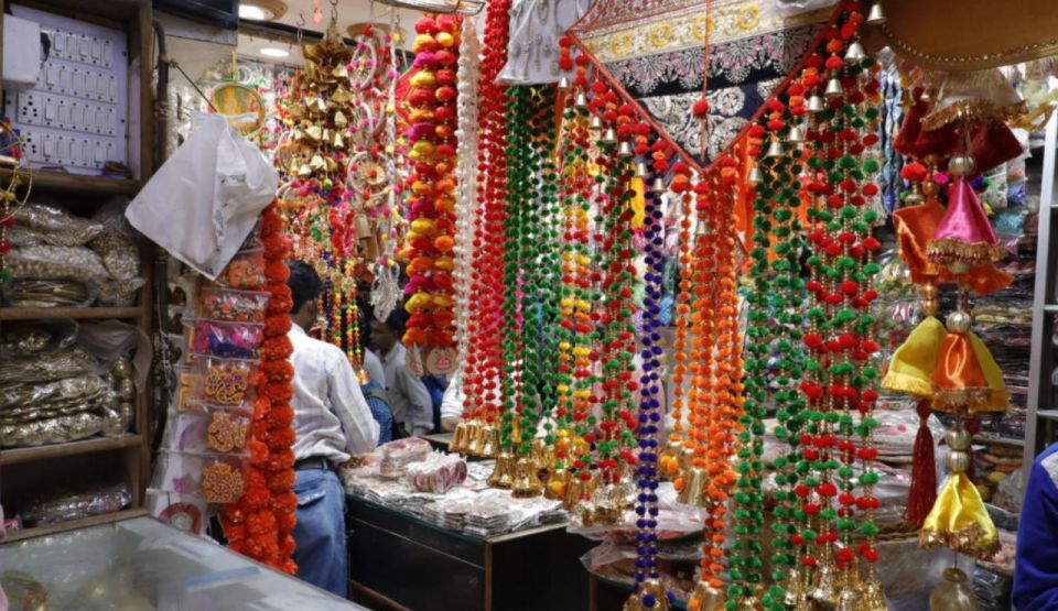 From Agra: Agra Heritage Walking Tour - Stop 1: Shri Mankameshwar Mandir and the calmer start