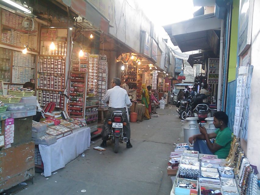 From Agra: Agra Heritage Walking Tour - Rawat para to Kinari Bazar: the market maze with a map in human form