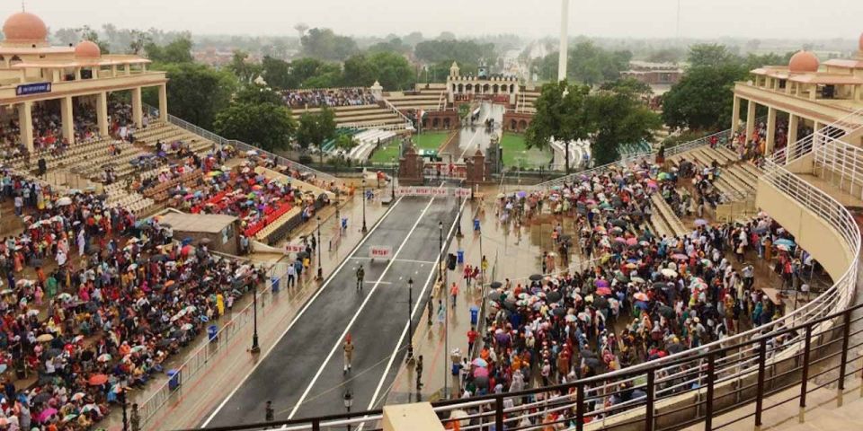 From Amritsar: Private Day Trip with Wagah Border Ceremony - Lunch and shopping in Amritsar: where the schedule gets you fed