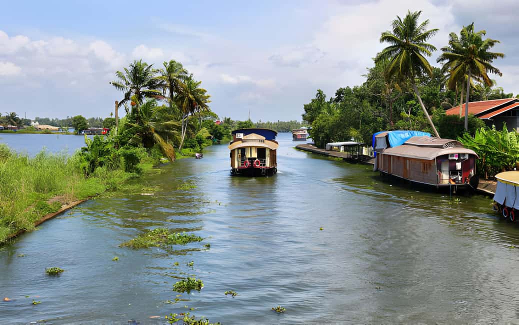 From Cochin: Day Tour of Alleppey houseboat with Lunch - The Cochin to Alappuzha drive: plan for time, use it well