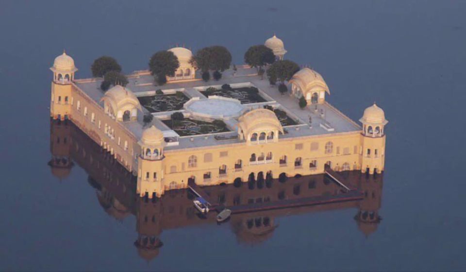 From Delhi: 2-Day Jaipur Private Guided Tour - Amber Fort on Day 2: The Fort-Lake Look Everyone Brags About