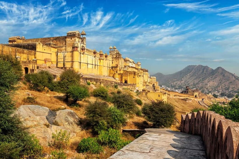 From Delhi: 2-Days Golden Triangle Tour to Agra and Jaipur - Agra Fort: More Than a Wall Around the Story