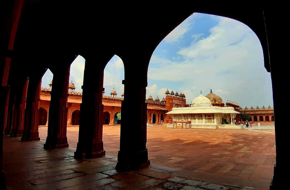 From Delhi: 2 Days Taj Mahal & Agra Tour With Fatehpur Sikri - Why this 2-day plan works: private comfort and a real hotel night