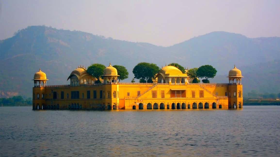 From Delhi: 3-Day Private Golden Triangle Tour with Hotels - Day 1 in Delhi: Red Fort, Jama Masjid, Raj Ghat, and New Delhi landmarks