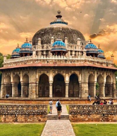 From Delhi: 3-Days Golden Triangle with Fatehpur Sikri - Day 1 in Delhi: Qutub Minar, Humayun’s Tomb, and the city’s big contrasts