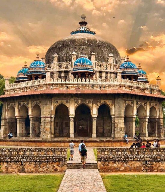 From Delhi: 3-Days Golden Triangle with Fatehpur Sikri - Day 1 in Delhi: Qutub Minar, Humayun’s Tomb, and the city’s big contrasts