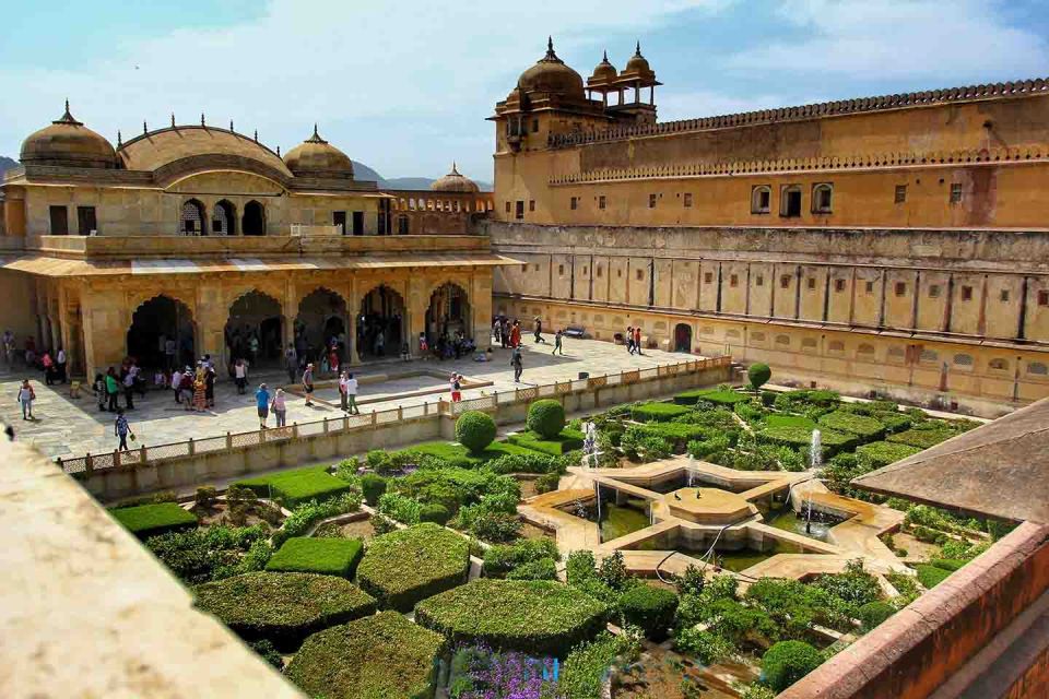 From Delhi: 4-Day Private Luxury Golden Triangle Tour India - Day 1: Delhi pickup to Agra with Taj Mahal sunrise and Agra Fort
