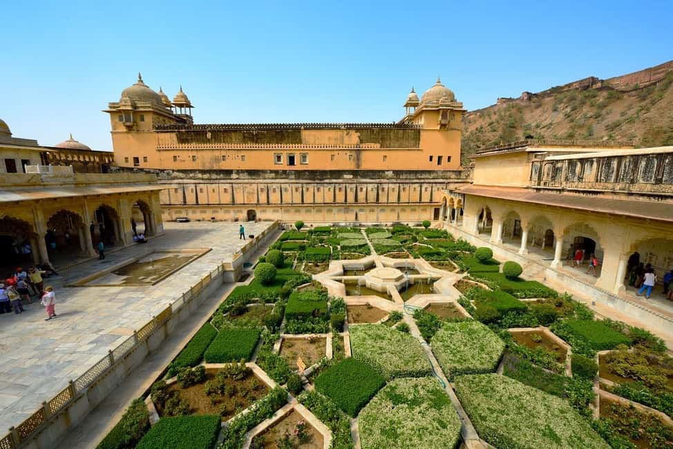 From Delhi: 4-Day Private Luxury Golden Triangle Tour India - Day 4: Old Delhi icons plus New Delhi monuments (and smart closure swaps)