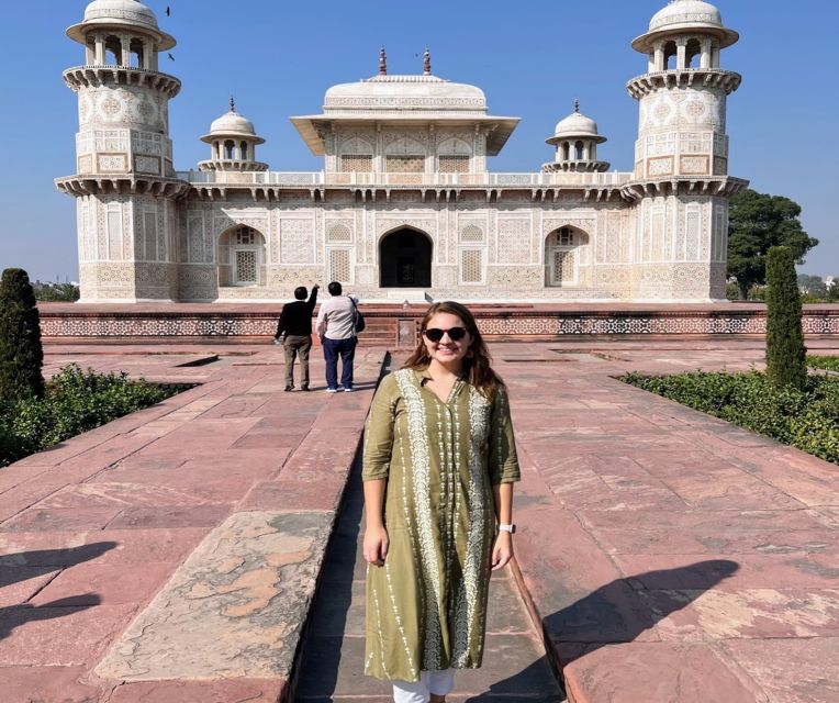From Delhi: 4-Days Golden Triangle Tour & Ranthambore Safari - Delhi highlights: Jama Masjid, Chandni Chowk rickshaw, Qutub Minar, Lotus Temple