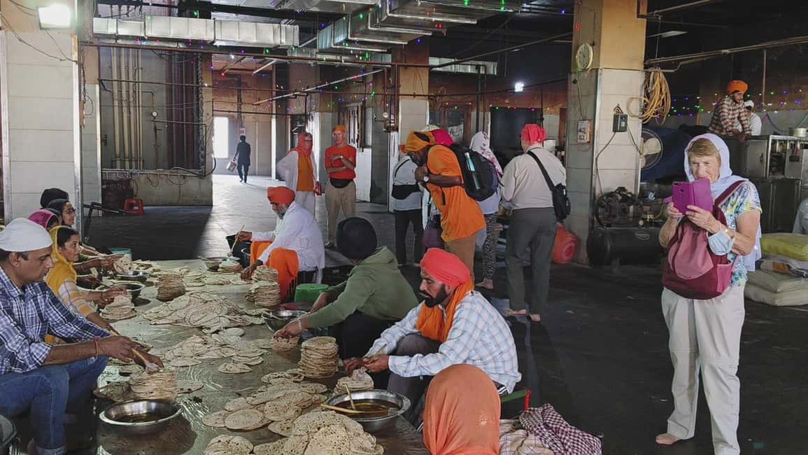 From Delhi: 5 Days Golden Triangle Tour - Day 1 in Delhi: Old Delhi by rickshaw, then Qutub and Lotus