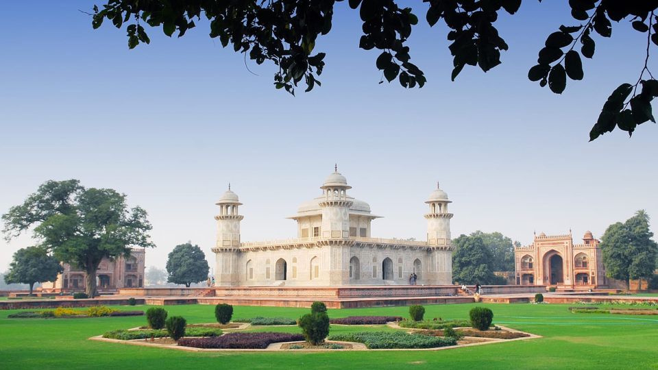 From Delhi: 6 Day GoldenTriangle Tour with Varanasi ByFlight - How the Private Driver and Guides Affect Your Day