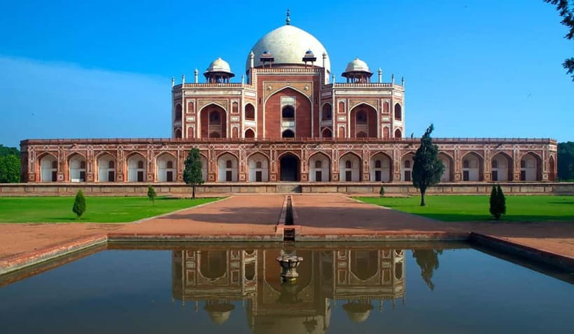 From Delhi Airport: Guided Layover Tour of Old & New Delhi - New Delhi essentials: Qutub Minar, Humayun’s Tomb, and the government-photo loop