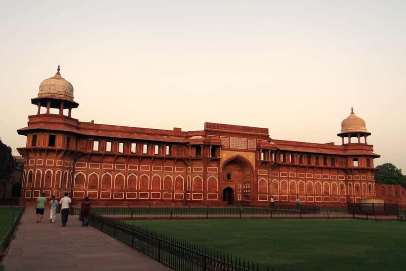 From Delhi: All-Inclusive Taj Mahal & Mathura Vrindavan Tour - How the 12-hour route stays comfortable (even with big distances)