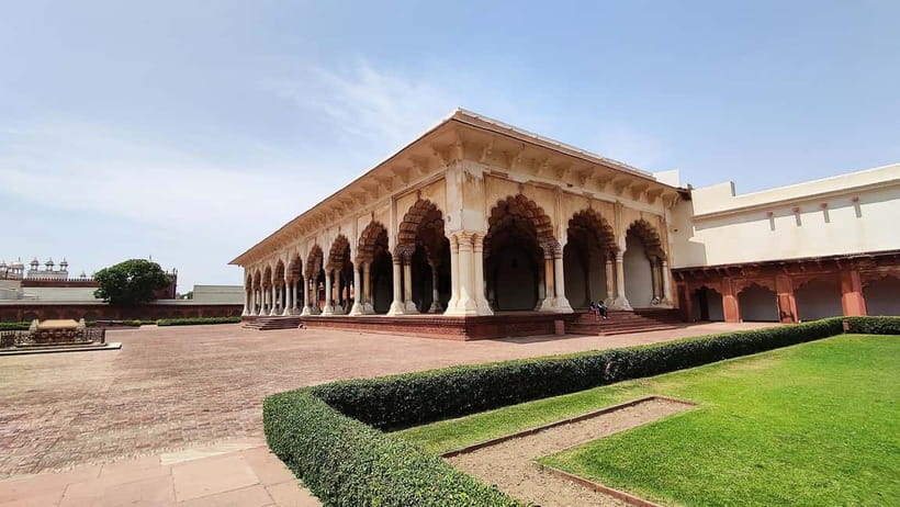 From Delhi: All-Inclusive Taj Mahal & Mathura Vrindavan Tour - Agra Fort: red sandstone scale and Mughal power