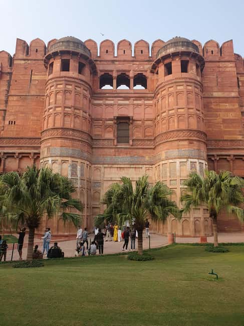 From Delhi: Deluxe Taj Mahal and Agra tour with Luxury Cars - Who this tour suits best (and who should reconsider)