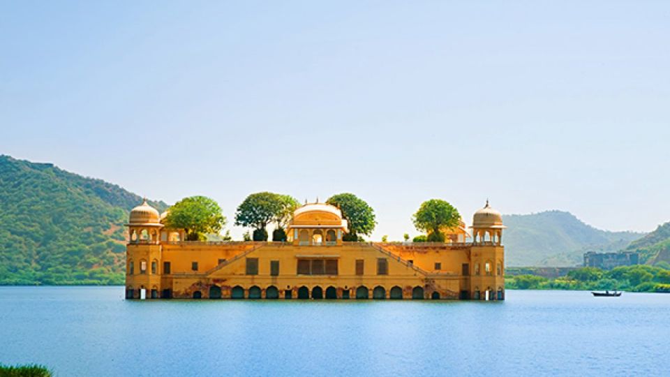 From Delhi: Jaipur Day Trip by Fast Train or Private Car - Hawa Mahal and City Palace: icon views with a guide’s context
