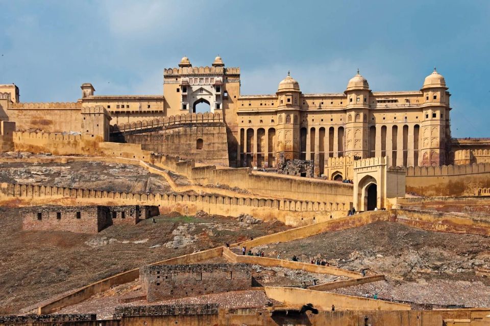 From Delhi: Jaipur Private Tour with Guide & Hotel Pickup - Hawa Mahal: 900+ windows and the best way to enjoy it