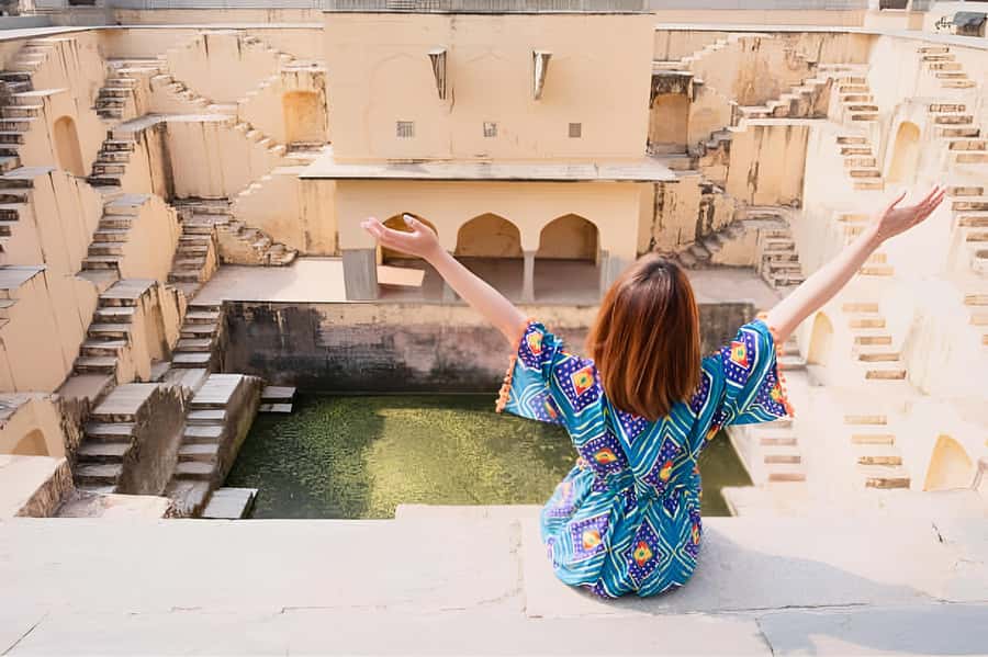 From Delhi: Jaipur Sightseeing Day Tour with Hotel Pickup - Amer Fort and Sheesh Mahal: Royal Courts on a Hilltop
