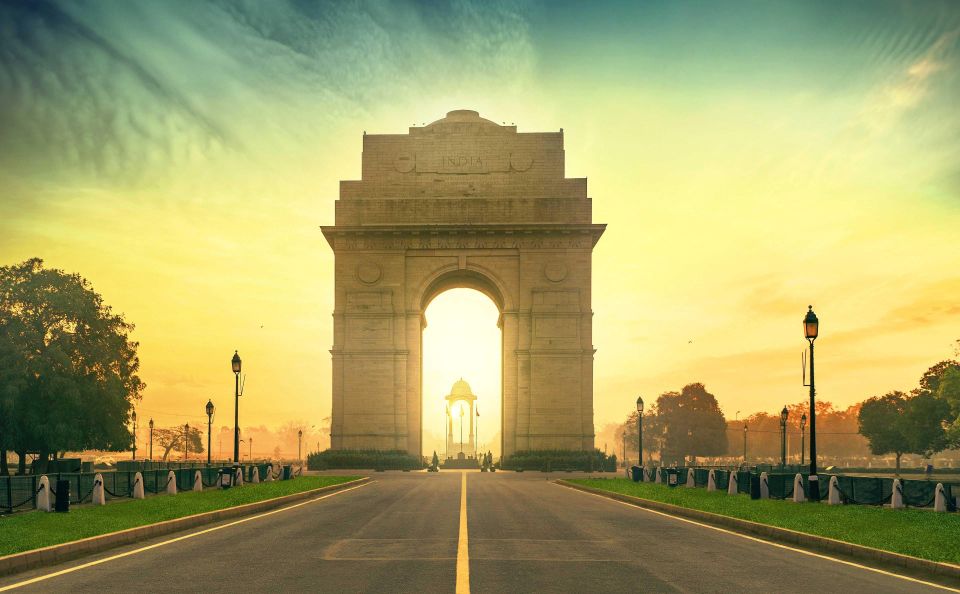 From Delhi: Old and New Delhi Sightseeing Tour with Guide - Chandni Chowk Market: Spice, Photos, and Time to Breathe