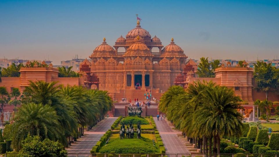 From Delhi: Old and New Delhi Sightseeing Tour with Guide - Lunch Break in the Middle of It All