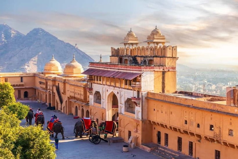 From Delhi: Private Full-Day Jaipur Highlights Tour - Amber Fort: the morning that sets the tone