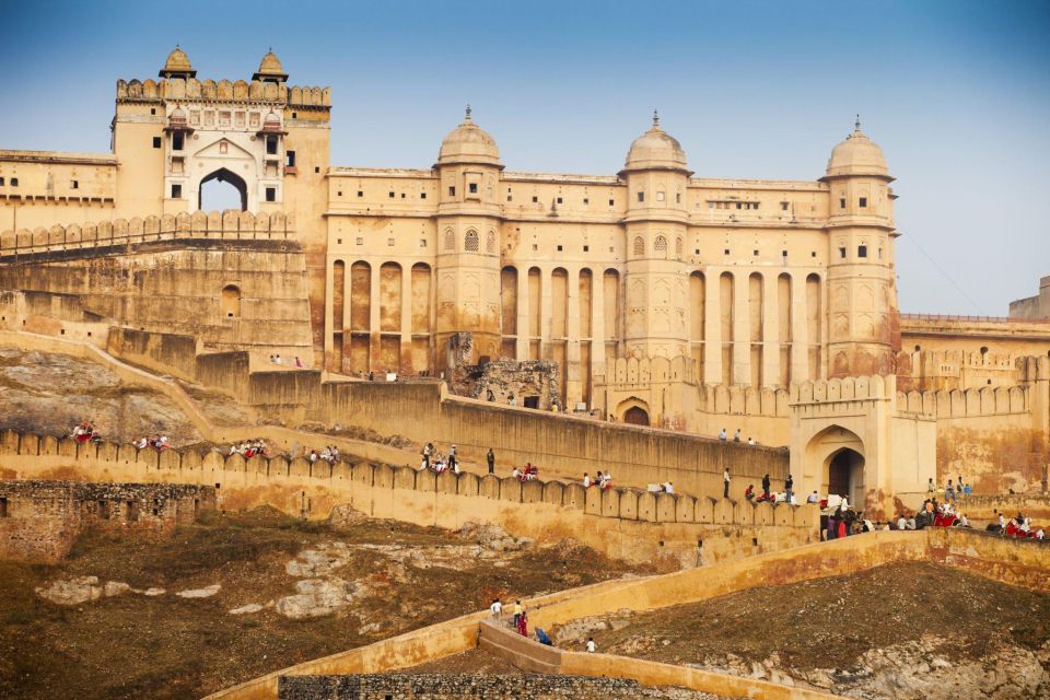 From Delhi: Private Jaipur & Amber Fort Guided Tour by Car - City Palace: A Royal Complex With Mixed Architectural Styles