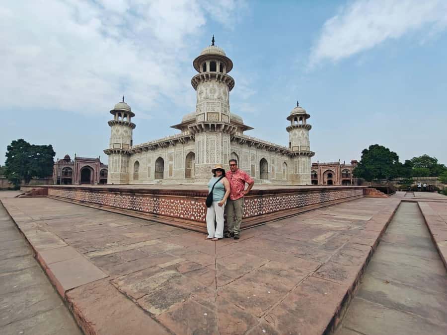 From Delhi: Private Taj Mahal Day Tour with Fast-Track Entry - Taj Mahal Inside: How Your Guide Helps You See More