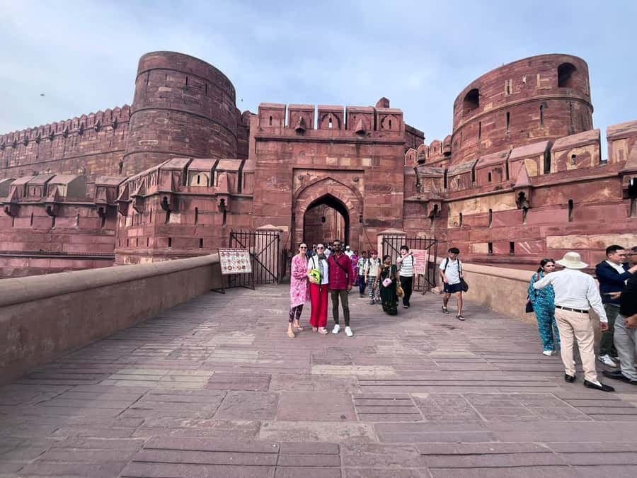 From Delhi: Private Taj Mahal Day Tour with Fast-Track Entry - Photo Stops, Chai Breaks, and Craft Stops You Should Expect