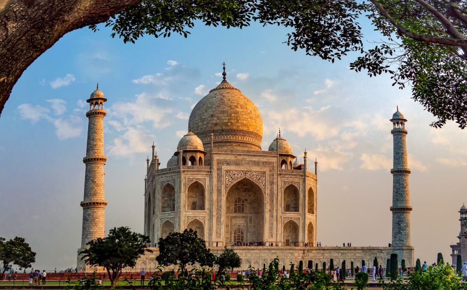 From Delhi: Taj Mahal & Agra City Tour By Gatiman Train - The lunch break at a 5-star hotel (and the small catch)