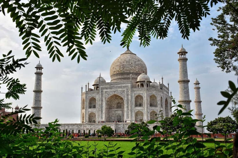 From Delhi: Taj Mahal & Agra Day Tour by Superfast Train - Entering the Taj Mahal: What to Wear, What to Expect, What to Skip