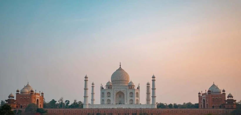 From Delhi: Taj Mahal & Agra Day Tour with Fatehpur Sikri - A Mughlai lunch stop in Agra that keeps your day on track