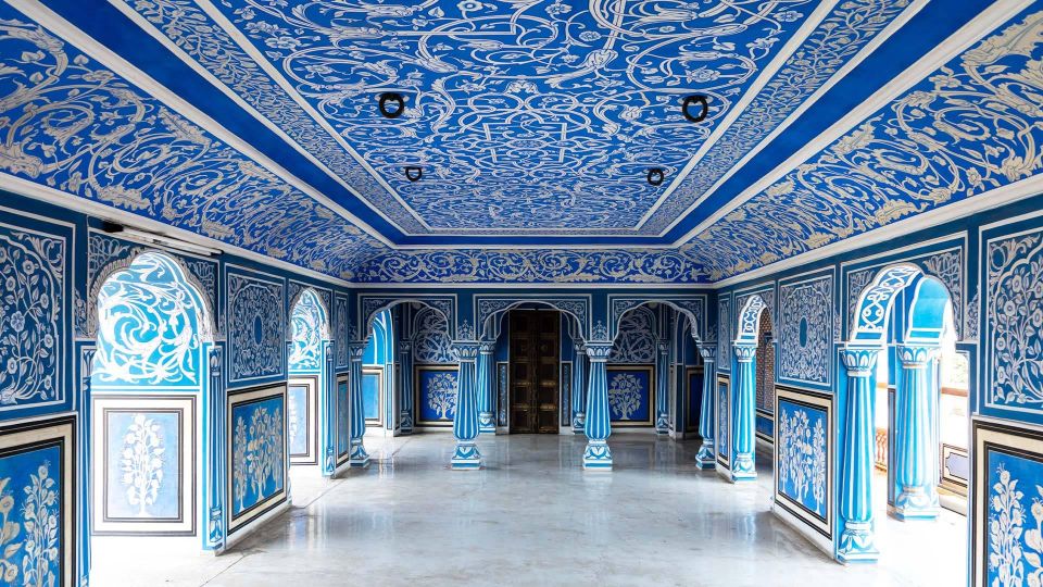 From Delhi: Taj Mahal & Agra Heritage Day Trip By Car - Agra Fort: the view inside the fort that many people miss