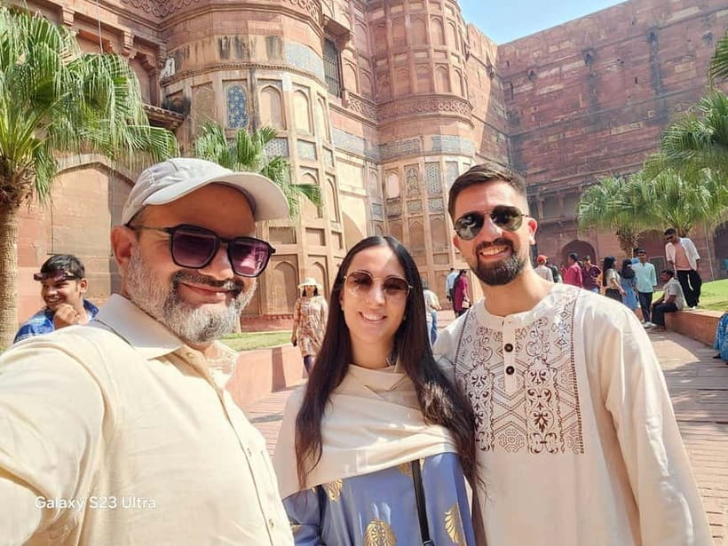 From Delhi: Taj Mahal & Agra Private Day Trip with Transfers - Guided Taj Mahal: what you’ll notice when someone points it out