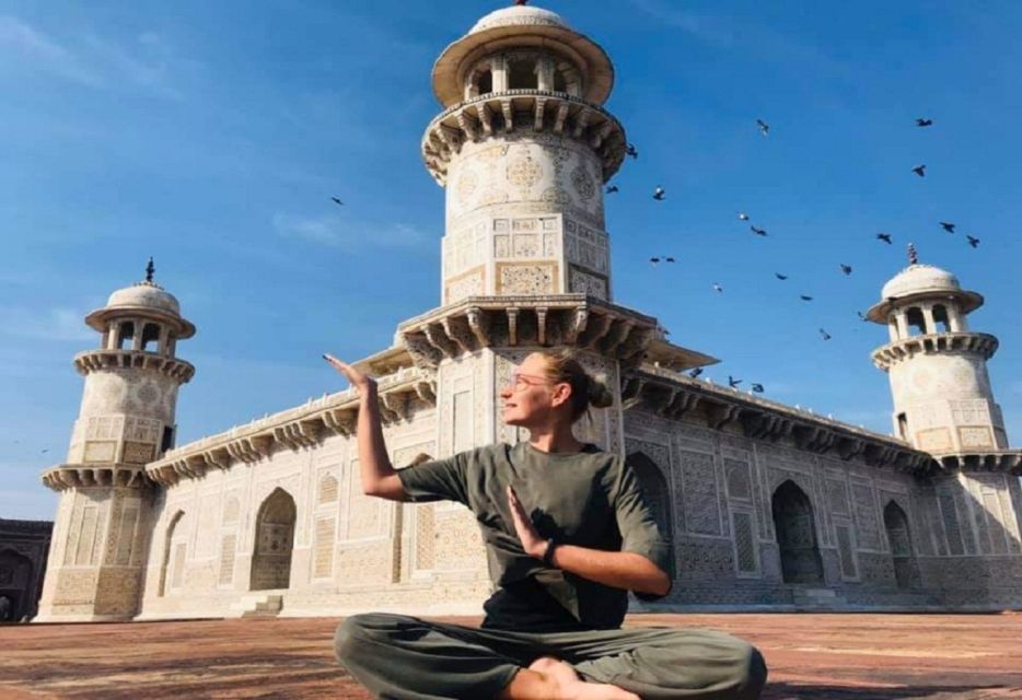 From Delhi: Taj Mahal & Agra Private Day Trip with Transfers - Lunch at Courtyard by Marriott Agra: what to expect and how to choose