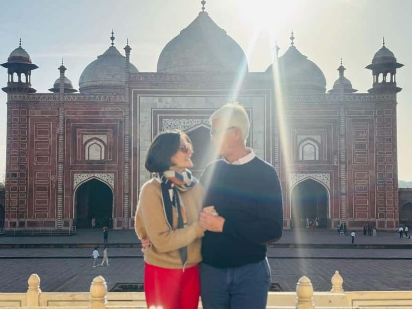 From Delhi: Taj Mahal & Agra Tour by Superfast Train - Lunch at a 5-Star Hotel: Food Included, Pace Controlled