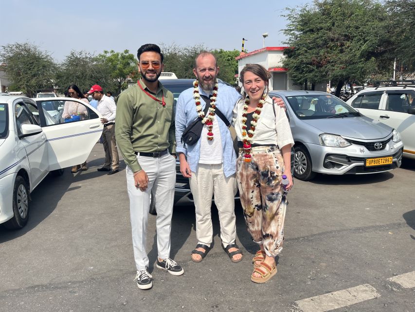 From Delhi: Taj Mahal and Agra Day Tour by Super-fast Train - Taj Mahal with a live guide: what to focus on (and what to ignore)