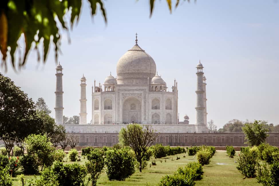 From Delhi: Taj Mahal and Agra Fort Day Tour with transfer - Agra Fort: Mughal power you can feel, plus 1 hour of guided sightseeing