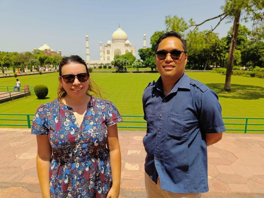 From Delhi: Taj Mahal Luxury Day Tour By Superfast Train - Entering the Taj Mahal: what your guide should help you notice