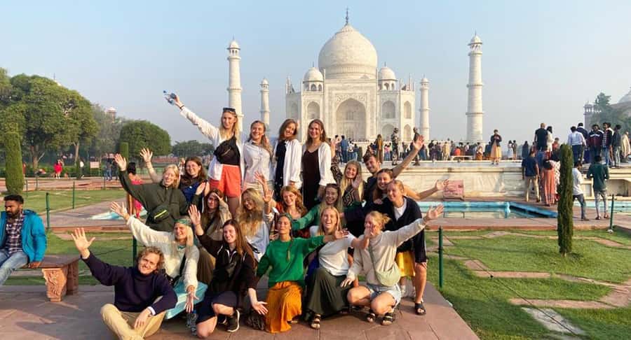 From Delhi: Taj Mahal Sunrise, Agra Fort & Baby Taj Day Tour - Private guide and AC driver: the difference between a tour and a plan