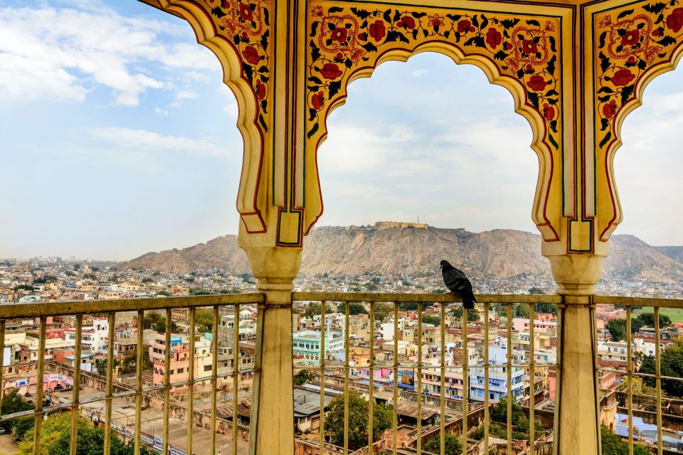 From Jaipur: Private Amber Fort, Jal Mahal and More Car Tour - Hawa Mahal and the lattice that makes it work