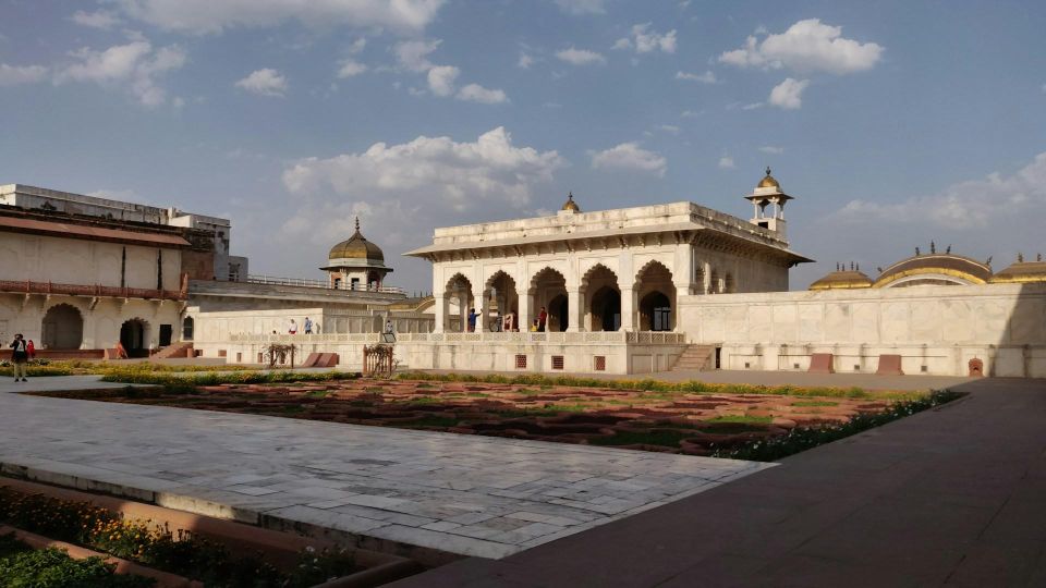 From Jaipur: Taj Mahal Sunrise Tour with Delhi Drop-Off - Agra Fort: where Mughal power feels real