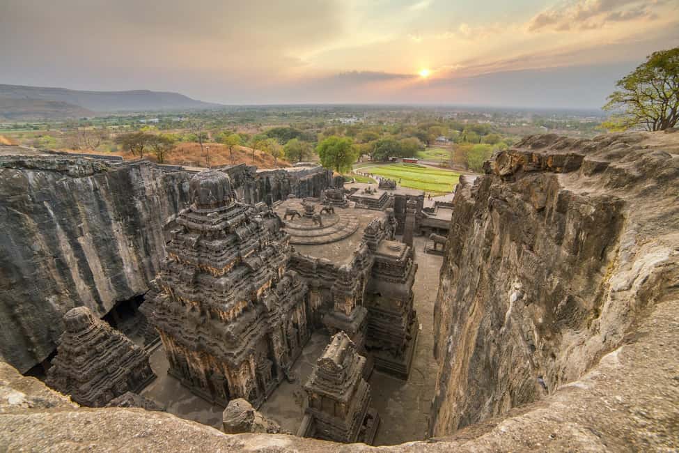 From Mumbai: Ajanta and Ellora Day Tour with Flights - Aurangabad stop: markets, snacks, and a real meal break