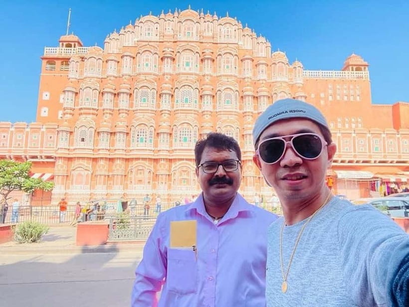 From New Delhi: Jaipur Guided City Tour with Hotel Pickup - Amer Fort: Hindu and Rajputana architecture on a hill
