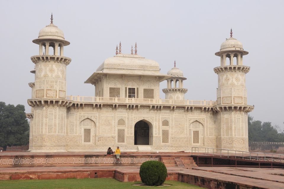 From New Delhi : Tajmahal Tour by Train All Inclusive - Lunch in Agra: included, but keep expectations realistic