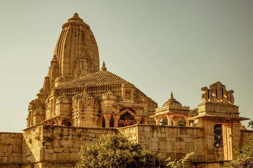From Udaipur: Chittorgarh Fort Trip with Pushkar Drop-off - Walking smart: hilltop viewpoints and pacing tips