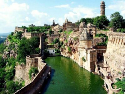 From Udaipur: Private Day Trip to Chittorgarh Fort - Arriving At Chittorgarh Fort: A UNESCO Site That Rewards Slow Walking