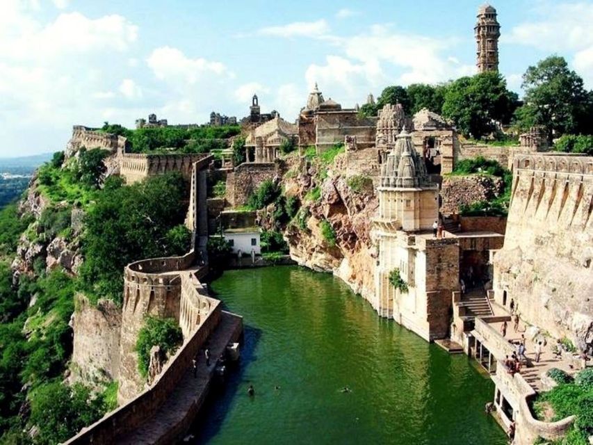 From Udaipur: Private Day Trip to Chittorgarh Fort - Arriving At Chittorgarh Fort: A UNESCO Site That Rewards Slow Walking